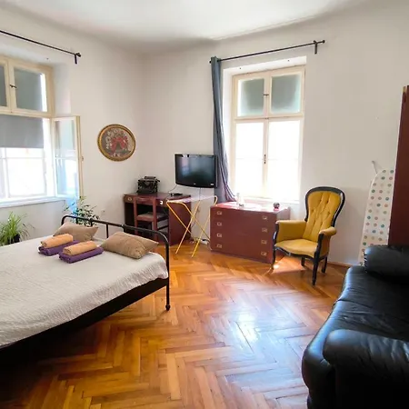 Apartment Retro Center