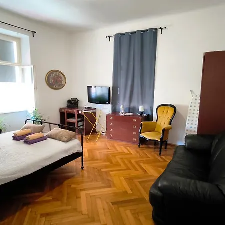 Apartment Retro Center