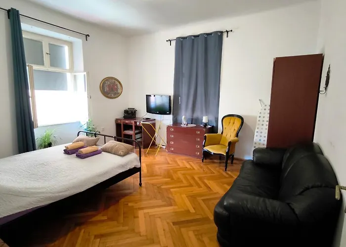 Апартаменты Retro Center